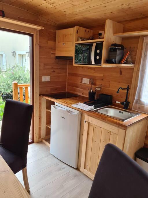 Tiny House Roulotte Villa Cuges-les-Pins Kültér fotó