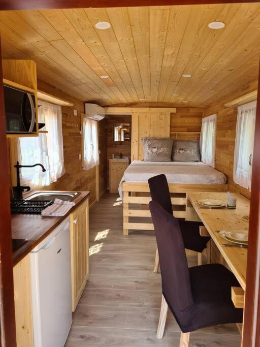 Tiny House Roulotte Villa Cuges-les-Pins Kültér fotó